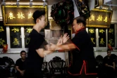 Cheng Chi-ping (d) pratique le Wing Chun avec un élève, le 15 juillet 2023 à Hong Kong