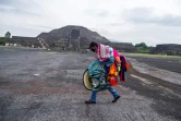 Un artisan et sa marchandise sur le site de Teotihuacan qui vient de réouvrir jeudi 10 septembre 2020