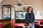 Irmgard Querfeld, propriétaire du Cafe Museum, pose dans le café fermé à Vienne le 1er février 2021