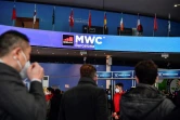 Des visiteurs arrivent pour l'ouverture du Salon mondial du mobile (MWC), le 28 février 2022 à Barcelone