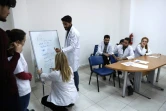 Des docteurs syriens participent à une séance de formation, le 22 février  2018 dans un centre de soins à Ankara où ils vont accueillir des patients syriens réfugiés en Turquie