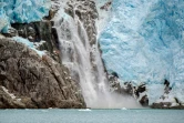 Glacier et cascade de Santa Ines dans le fjord Seno Ballena en Patagonie, le 7 décembre 2018