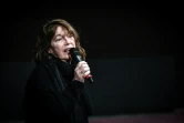 Jane Birkin chante en hommage à Agnès Varda lors d'une cérémonie à la Cinémathèque française, le 2 avril 2019