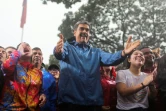 Maduro salue ses partisans lors d'un rassemblement le 5 août 2024