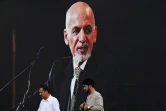 Le président afghan Ashraf Ghani représenté sur une affiche à l'aéroport international de Kaboul le 16 juillet 2021