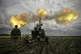 Des soldats ukrainiens tirent avec un canon Caesar sur des positions russes dans la région du Donbass, le 15 juin 2022 dans l'est de l'Ukraine