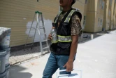 Un ouvrier dans le bâtiment se désaltère en pleine vague de chaleur au Texas, le 14 juillet 2023