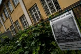Une affiche montrant une opération de démolition sur la façade des Treptow Ateliers, le 20 juin 2019 à Berlin,