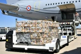 Du matériel médical est chargé à bord d'un A330, à Roissy à destination de Beyrouth, le 5 août 2020