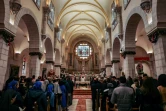 Le patriarche latin de  Jérusalem Pierbattista Pizzaballa (C) avant de célébrer l'office à la veille de Noël, le 24 décembre 2023 dans la basilique de la Nativité à Bethléem, en Cisjordanie occupée