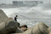 Fortes vagues à Chennai, le 19 mai 2020 en Inde, avant l'arrivée du cyclone Amphan