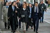 Gisèle Pelicot (c) arrive avec ses avocats Antoine Camus (g) et  Stephane Babonneau (d) au tribunal d'Avignon, le 20 novembre  2024