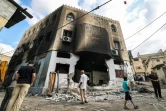 Des personnes inspectent les dommages causés à une mosquée au lendemain d'une opération militaire israélienne dans le camp de réfugiés palestiniens de Fara, près de Toubas, dans le nord de la Cisjordanie occupée, le 29 août 2024 