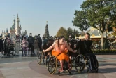La danseuse en fauteuil roulant chinoise Shao Yue en spectacle à Shanghai Disneyland le 3 décembre 2021