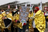Des infirmières scolaires participent le 26 janvier 2021 à Paris à une manifestation des personnels de l'éducation nationale
