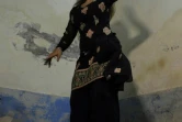 Une prostituée du quartier chaud de Lahore esquisse des pas de danse, le 4 mai 2016