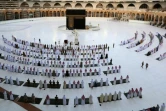 Des musulmans rassemblés pour prier lors de l'Aïd el-Fitr, autour de la Kaaba à La Mecque en Arabie saoudite le 24 mai 2020
