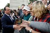 François Hollande lors d'un bain de foule place de la Concorde le 14 juillet 2015 à Paris 