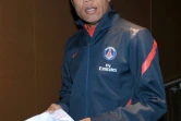 Antoine Kombouaré, alors entraîneur du Paris Saint-Germain, arrive pour une conférence de presse, le 17 décembre 2011 au Parc des Princes, à la veille du match de L1 contre Lille