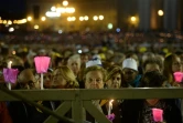 Des fidèles participent à la prière du soir à la veille d'un synode au Vatican, le 3 octobre 2015