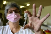 Une infirmière prépare une injection du vaccin Pfizer-BioNtech contre le Covid-19 à Béziers, dans le sud de la France, le 17 mars 2021