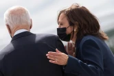 Le président américain Joe Biden et la vice-présidente Kamala Harris arrivent à la base militaire de Dobbins à Marietta, dans l'Etat de Géorgie, le 19 mars 2021