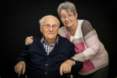 Albrecht Weinberg, survivant de la Shoah, et son amie Gerda Dänekas dans leur appartement à Leer, le 30 décembre 2024 en Allemagne