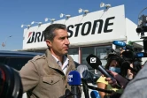 François Ruffin de La France Insoumise répond aux journalistes sur le site de l'usine Bridgestone à Béthune, le 21 septembre 2020