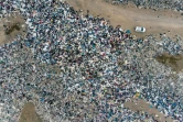 Vue aérienne d'une décharge sauvage de vieux vêtements à Alto Hospicio, au Chili, le 26 septembre 2021