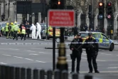 Les enquêteurs autour du véhicule utilisé pour l'attaque, le 22 mars 2017 à Londres