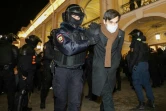Arrestation lors d'une manifestation contre l'invasion de l'Ukraine, le 27 février 2022 à Saint-Pétersbourg (Russie)
