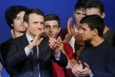 Emmanuel Macron entouré par des supporters, lors d'un meeting à Saint-Priest-Taurion, le 25 février 2017