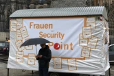 Un "point de sécurité pour les femmes" mis en place devant la cathédrale de Cologne pendant le festival le 4 février 2016