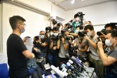 Le militant pro-démocratie Joshua Wong (g) tient une conférence de presse à Hong Kong, le 31 juillet 2020
