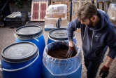 Du marc de café récupéré auprès de coffee shops par la société Upcircle  pour en faire des cosmétiques, le 10 février 2022 à Londres