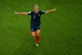 Amandine Henry inscrit un but pour les Bleues lors de la victoire 4-0 sur la Corée du Sud lors du Mondial au Parc des Princes le 7 juin 2019