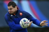 Le talonneur Guilhem Guirado avec le XV de France au centre d'entraînement de Newport pendant le Mondial anglais, le 16 octobre 2015