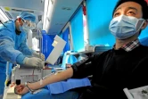 Un homme guéri du coronavirus donne son plasma à Lianyungang dans l'est de la Chine, le 16 février 2020