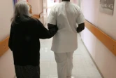 Une femme atteinte de la maladie d'Alzheimer le 21 septembre 2005 dans un hôpital parisien 