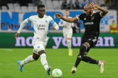 L'attaquant sénégalais de Marseille Bamba Dieng (g) contre Qarabag en Ligue Europa Conférence, le 17 février 2022 au Stade Vélodrome 