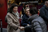 Agnès Buzyn en campagne pour la mairie de Paris salue des passants à Paris, le 18 février 2020