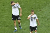 Les Allemands Thomas Müller et Joshua Kimmich après la défaite contre le Mexique au Mondial, le 17 juin 2018 à Moscou