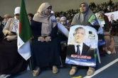 Les partisans du candidat à la présidentielle algérienne Abdelkader Bengrina participent à un rassemblement électoral à Alger, le 7 décembre 2019