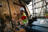 Le charpentier James Haycraft participe à la rénovation du navire HMS Victory, le 21 août 2024 à Portsmouth