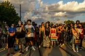 Des manifestants protestent le 27 août 2020 à Kenosha (Etats-Unis) après que les tirs d'un policier ont grièvement blessé l'Afro-Américain Jacob Blake