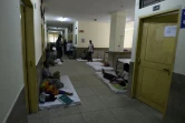 Des réfugiés musulmans rohingyas birmans réfugiés dans l'hôpital Sadar à Cox's Bazar au Bangladesh, le 25 septembre 2017 