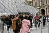 Queue devant le musée du Louvre le 19 mai 2021, jour de sa réouverture