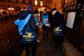 Des volontaires participent à la "Nuit de la solidarité" à Paris le 15 février 2018