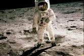 Buzz Aldrin le 20 juillet 1969 sur la Lune, photographié par Neil Armstrong, visible dans le reflet de la visière de son coéquipier