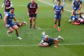 Le n°8 de Clermont, le Samoan Fritz Lee, marque un essai lors du match de Coupe d'Europe des Champions, le 12 décembre 2020 à Bristol